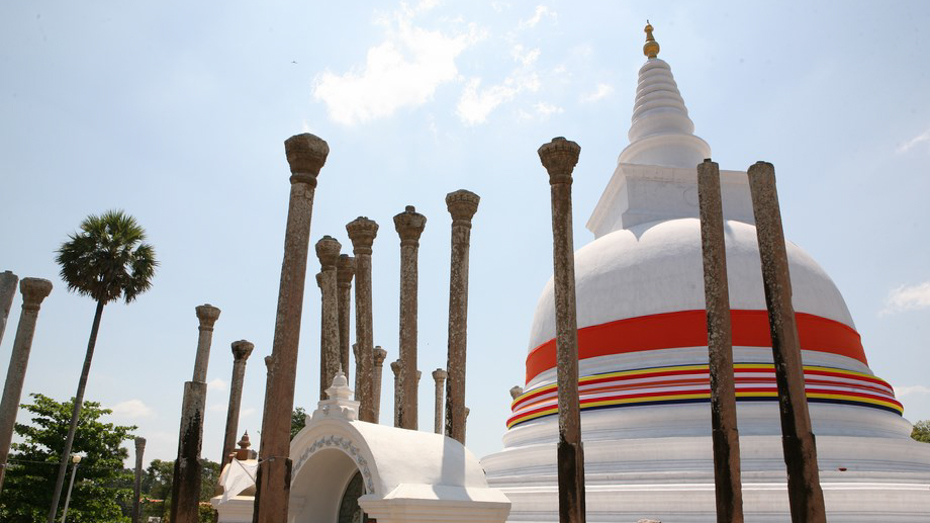Anuradhapura-Sri-Lanka-spakowana walizka