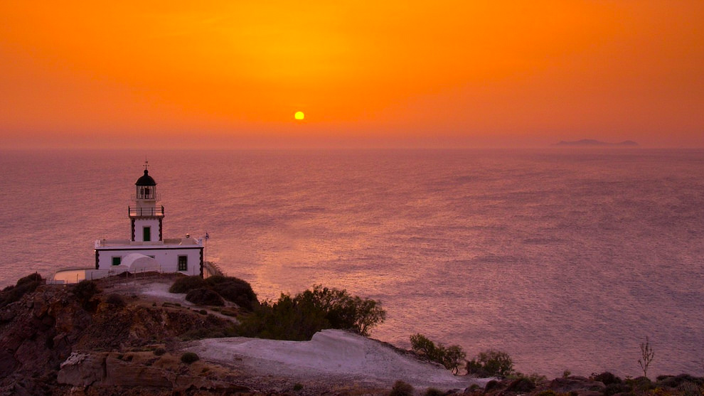 santorini-light-house-1