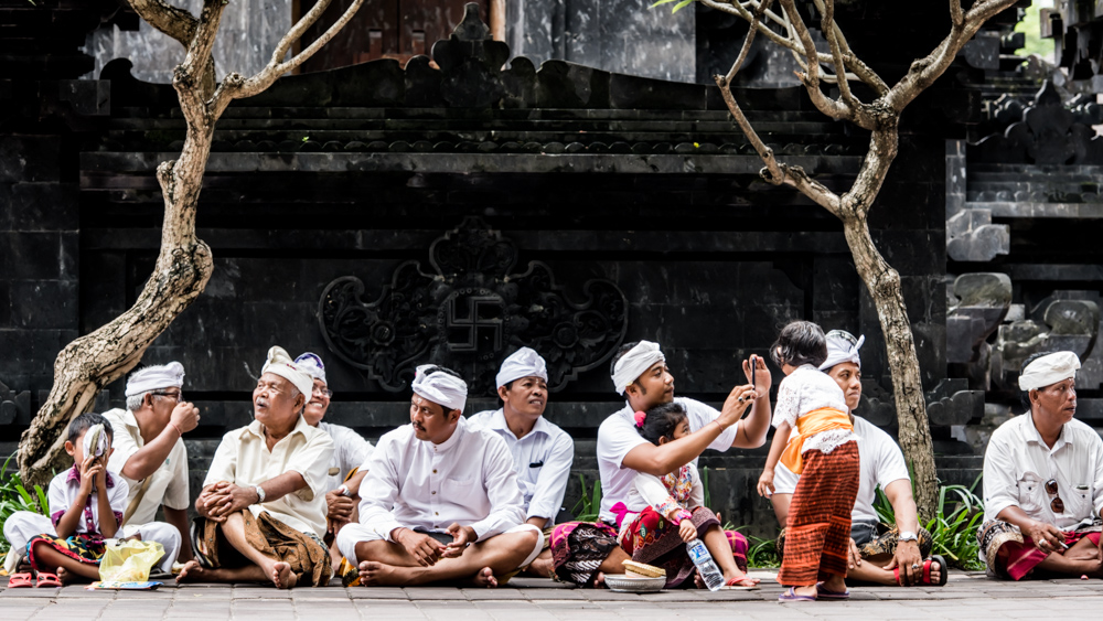 Najpiekniejsze swiatynie Bali Pura Goa Lawah-23