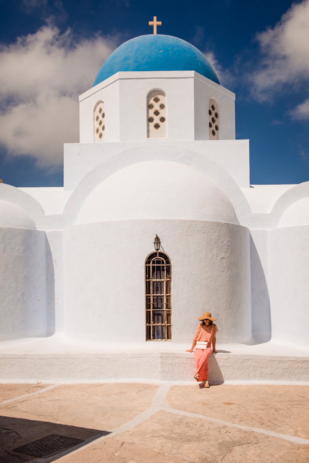 Piekne koscioly na santorini