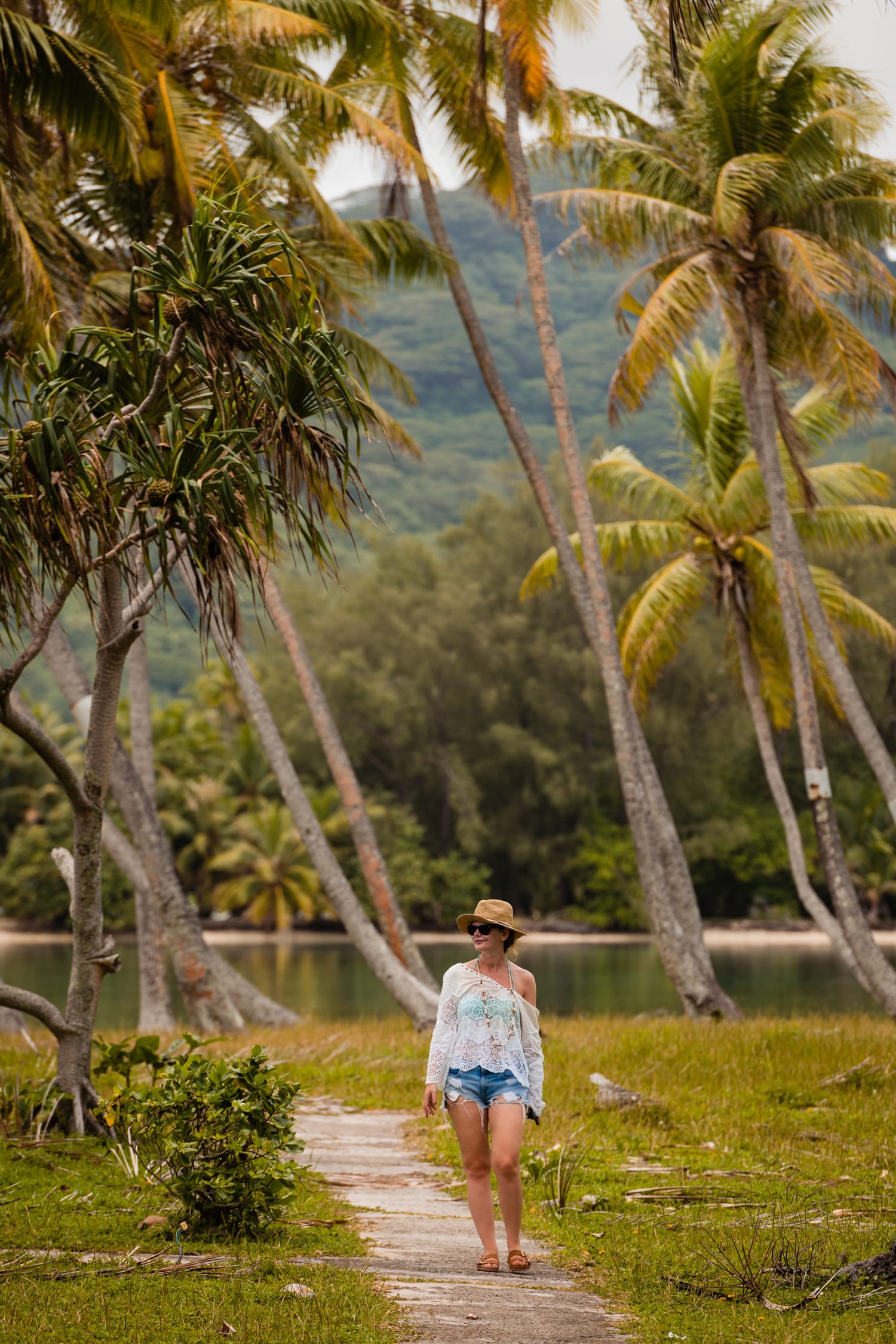 Opuszczony Hotel Huahine